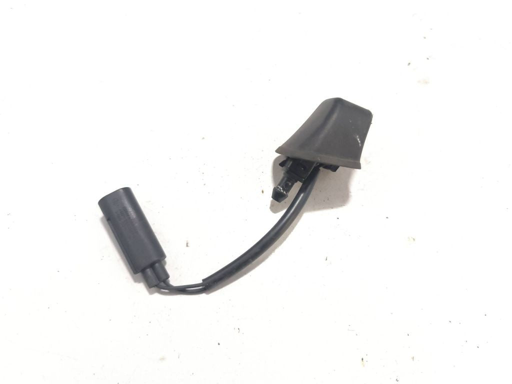 BMW 3 E90 E91 2008 Windscreen spray nozzle jet 8365385 