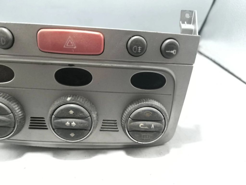 Alfa Romeo 147 2001 Interior AC Climate control unit module 07353309240 