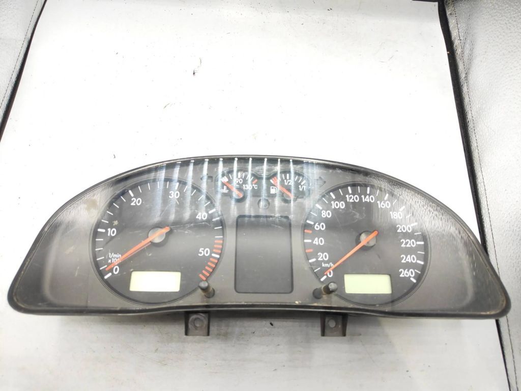 Volkswagen PASSAT B5 2000 LHD speedometer instrument cluster 3B0920802A 