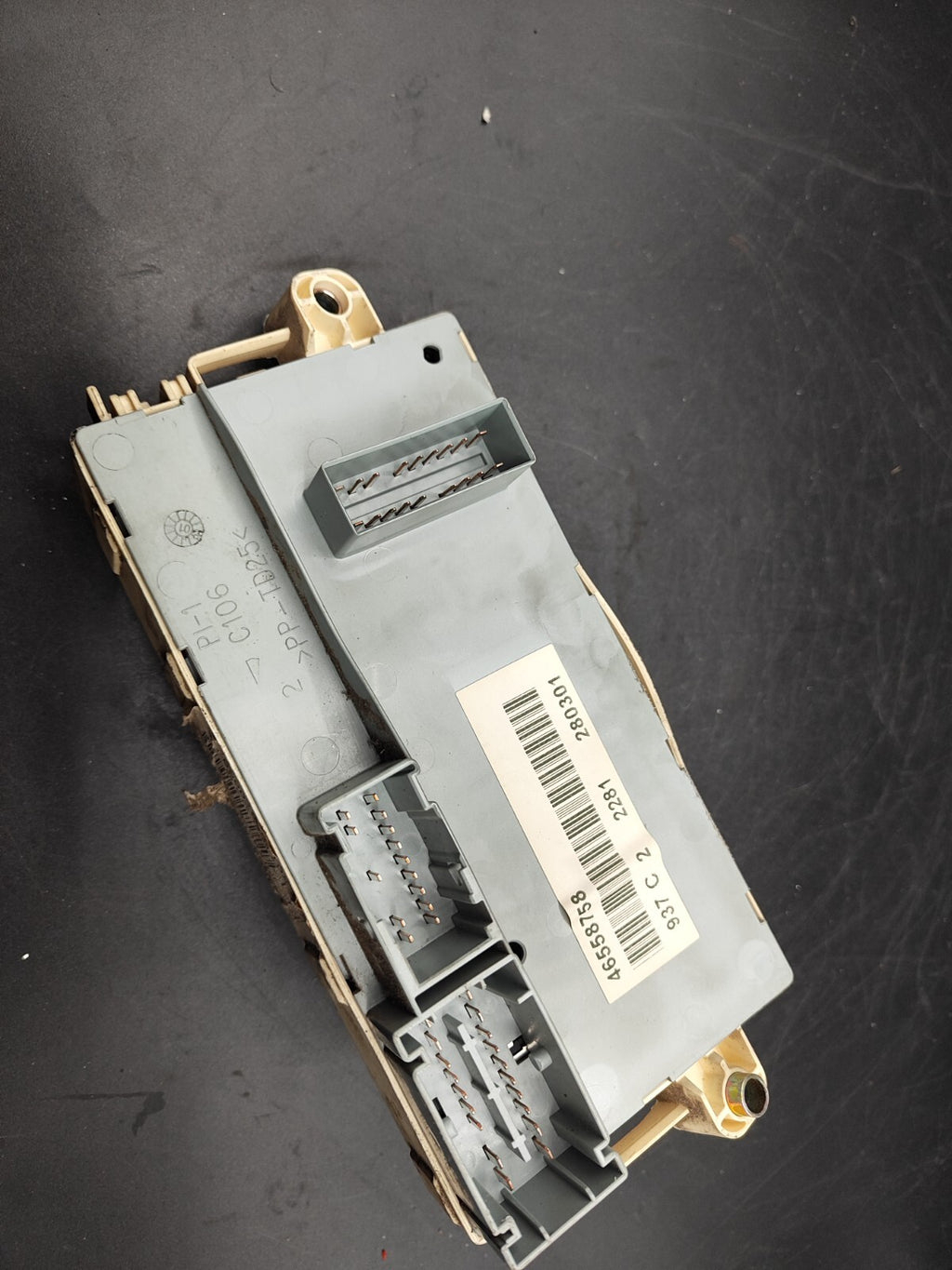 Alfa Romeo 147 8V 2003 Fuse Box Control Unit Module ECU 46558758 467463750