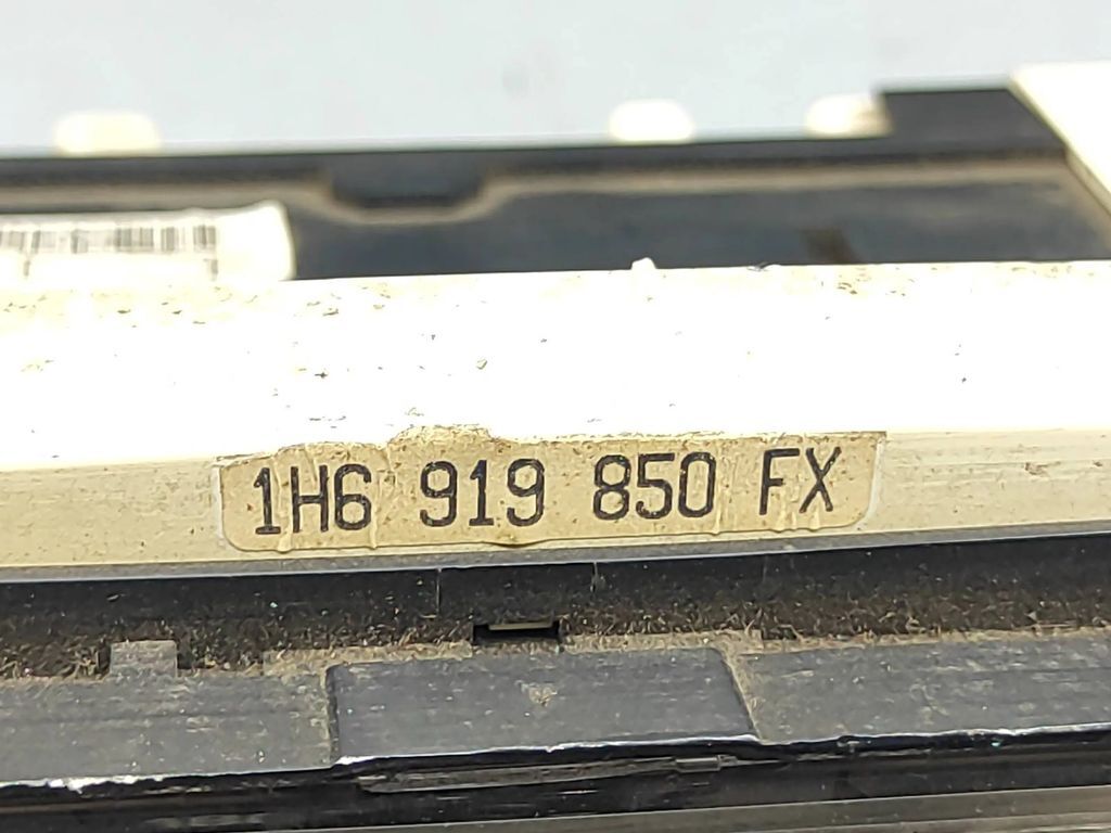 Volkswagen Golf III 1993 LHD speedometer instrument cluster 1H6919850FX 