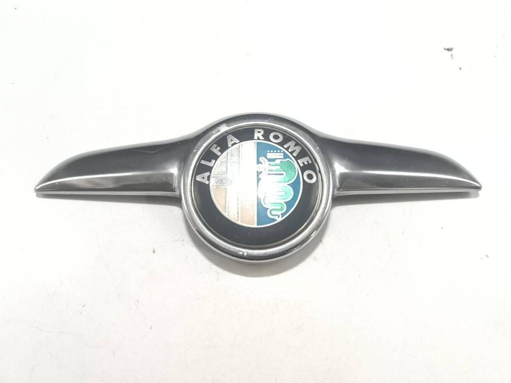 Alfa Romeo GT 2005 Bonnet Badge logo emblem 60681590 