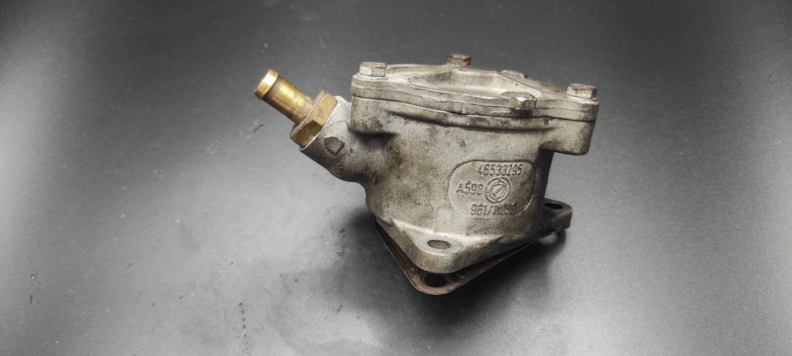 Alfa Romeo 147 1.9JTD 85kW Diesel 2003 Engine Vacuum Valve Pump 46533295