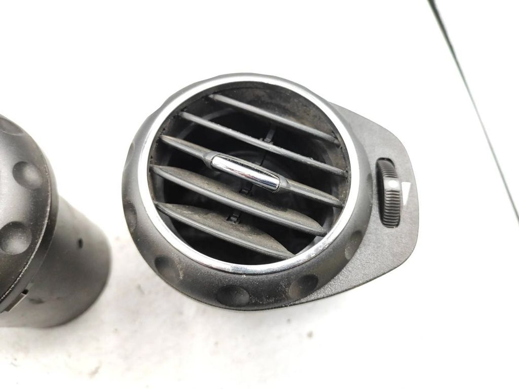 Alfa Romeo 147 2000 LHD Front dashboard side air vent grill trim 225495 