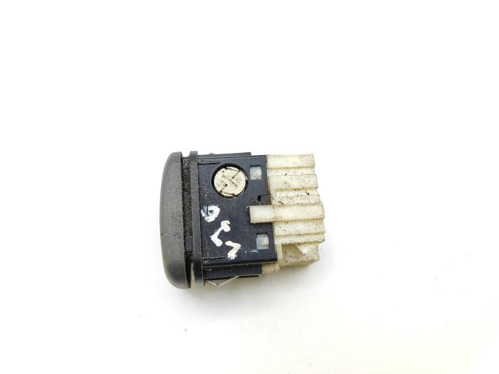 Volvo S70  V70  V70 XC 1997 Seat heating switch button 9162939 