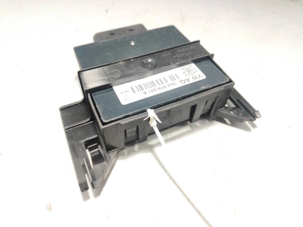 Volkswagen Tiguan 2011 Voltage stabilizer control unit 3AA919041A 