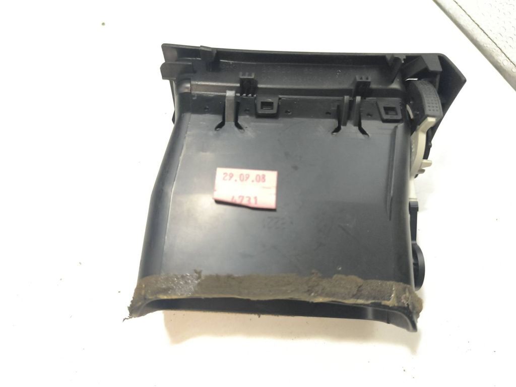 Toyota Avensis T250 2006 Right dashboard side air vent grill trim 8518 