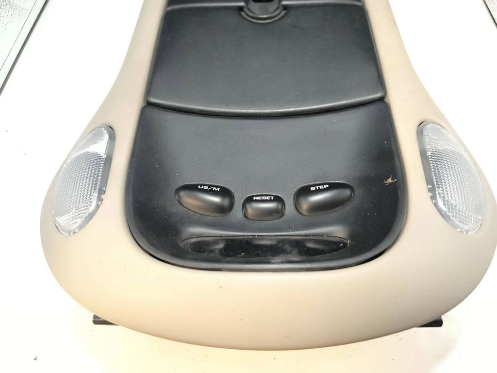 Chrysler Voyager 3.8i 1998 front seat reading dome light 0J36TRM 