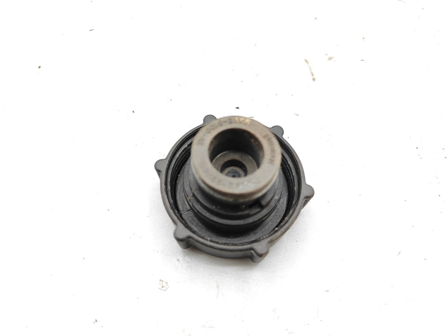 Jaguar X Type 2.0D 96kW Engine Expansion Overflow Tank Cap Cover 95VB8100AE