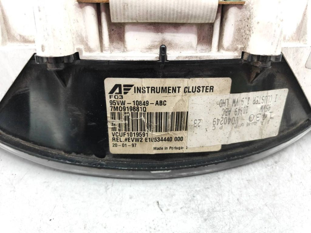 95VW10849ABC Volkswagen Sharan 1997 speedometer instrument cluster 
