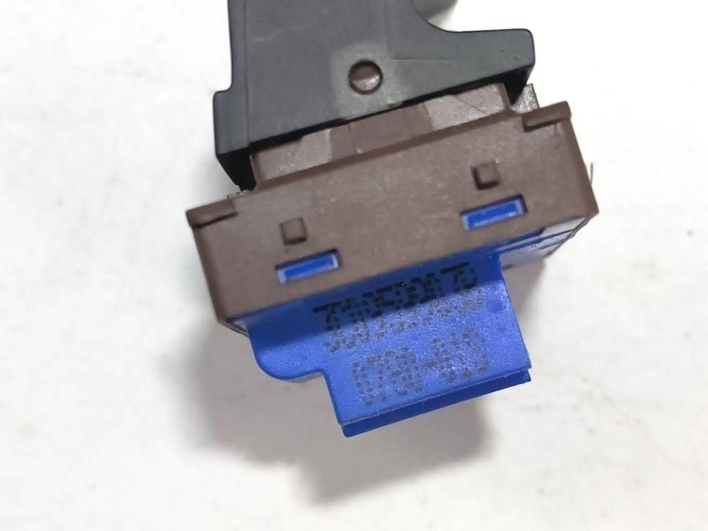 Volkswagen PASSAT B6 2007 Diesel Fuel tank opening switch 3C0959903B 