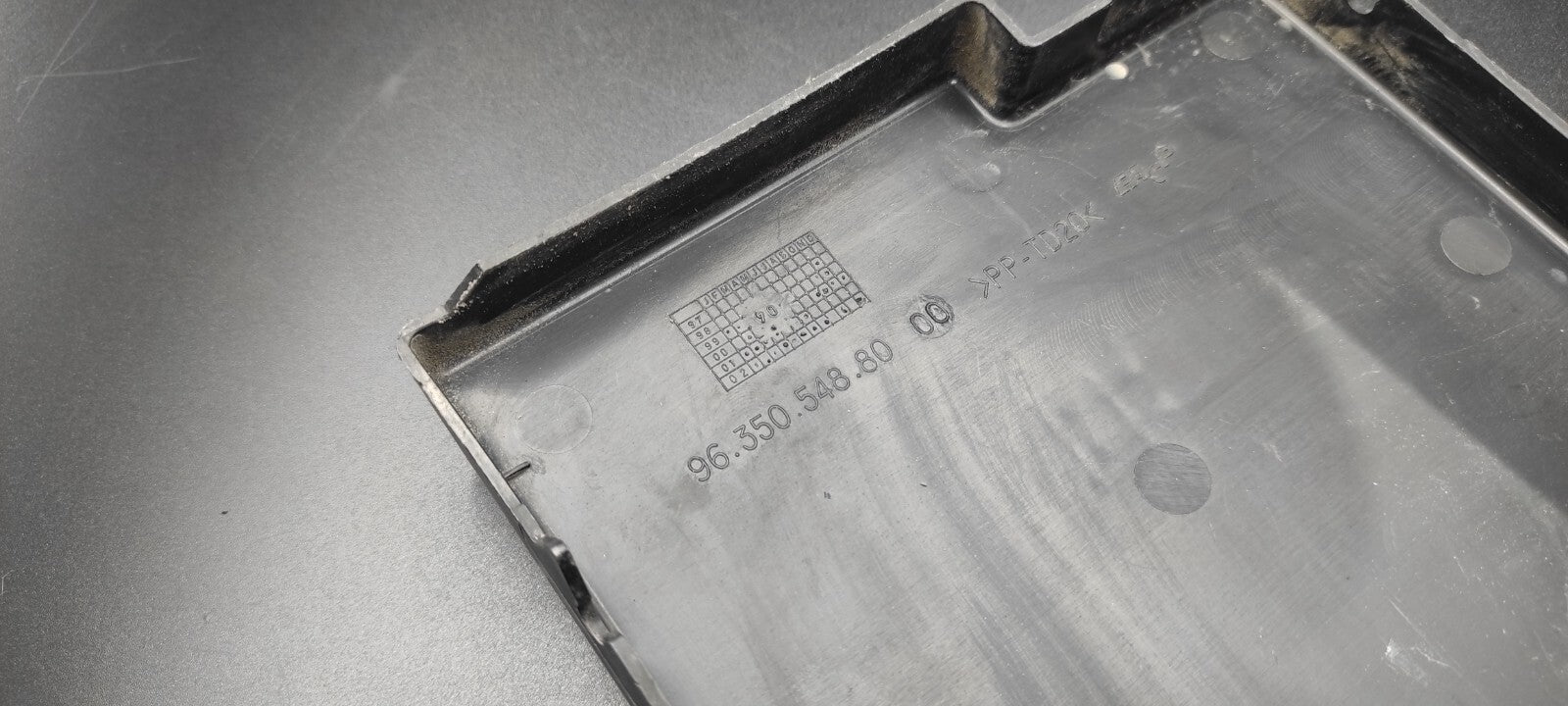 Peugeot 607 3.0 V6 2002 Fuse Box Module Block Cover 9635054880