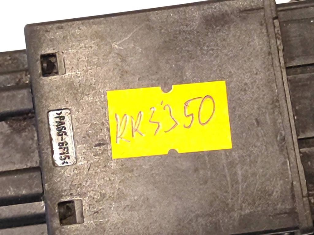 Skoda Octavia Mk2 (1Z) 2007 Diesel Fuel tank opening switch 1J0959833C 