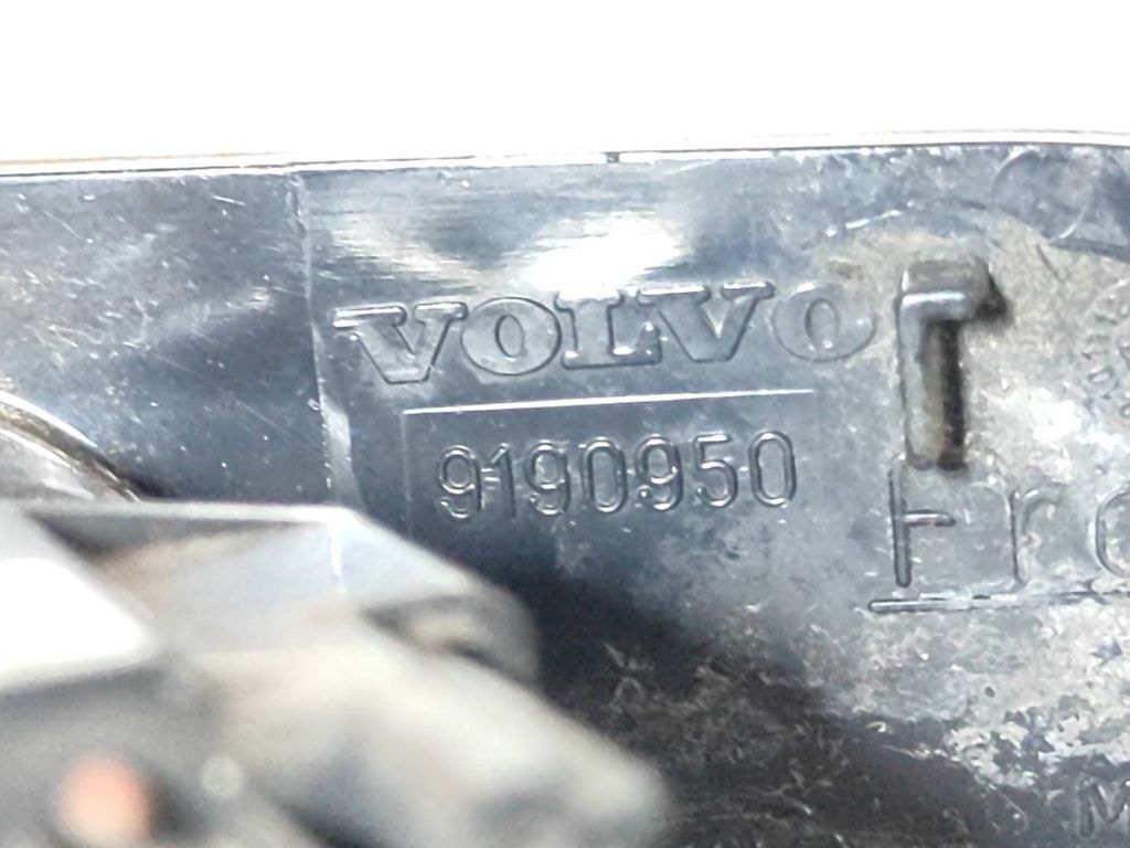 Volvo S80 2000 front left fender turn indicators light 