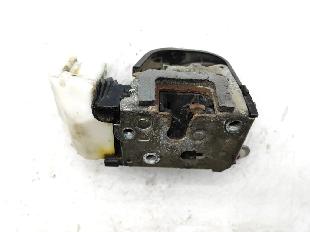 Alfa Romeo GT 3.2 Busso 2004 LHD front right side door lock 