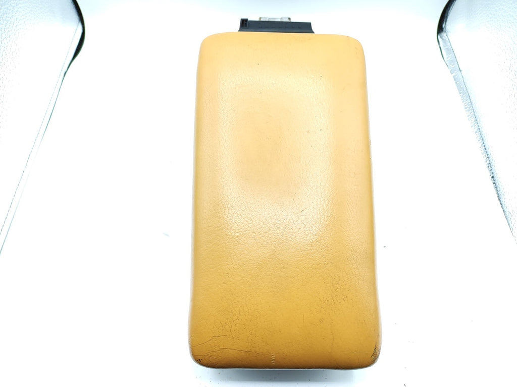 Alfa Romeo GT 1.9JTD 110kW 2006 Center Console Leather Armrest Yellow