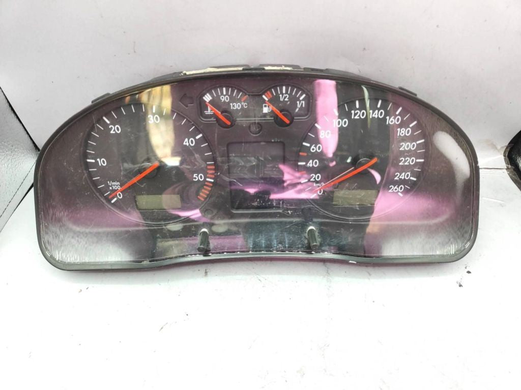 3B0920822A Volkswagen VW PASSAT B5 1998 speedometer instrument cluster 