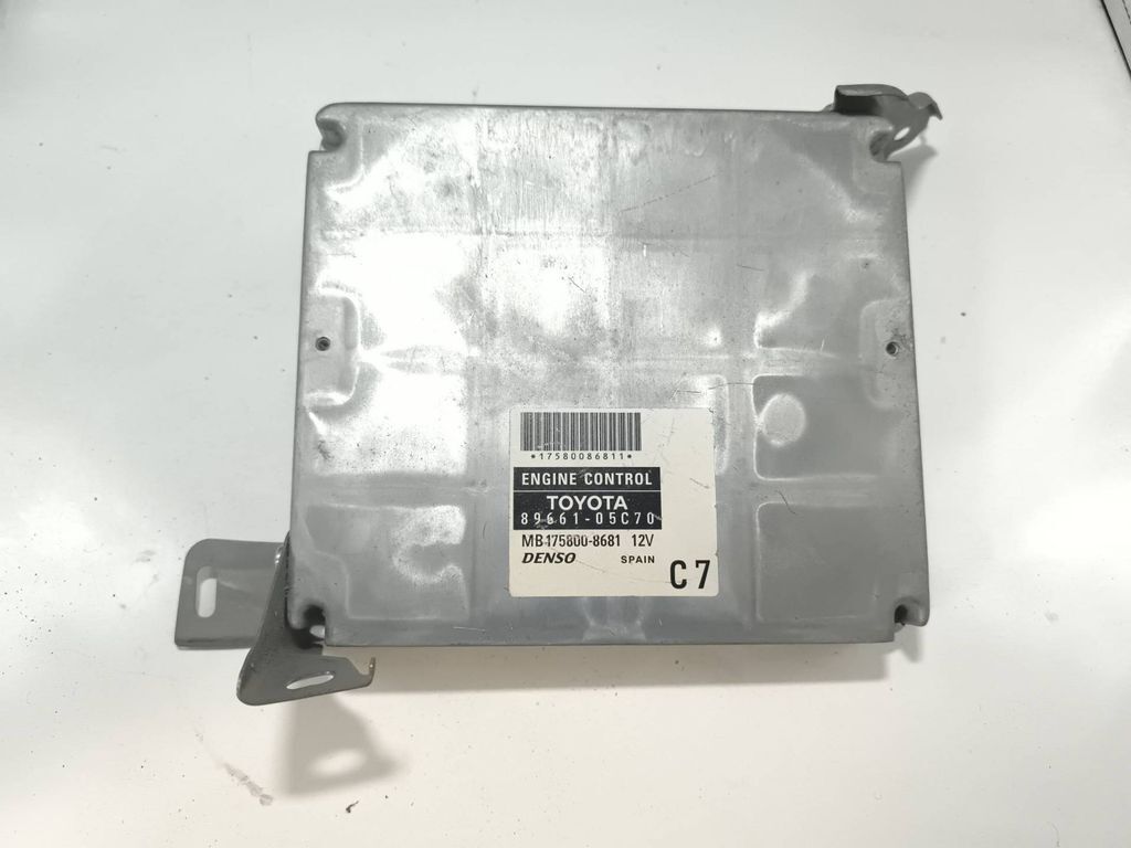 Toyota Avensis T250 2008 DCAT 8966105C70 Engine control unit module ECU 
