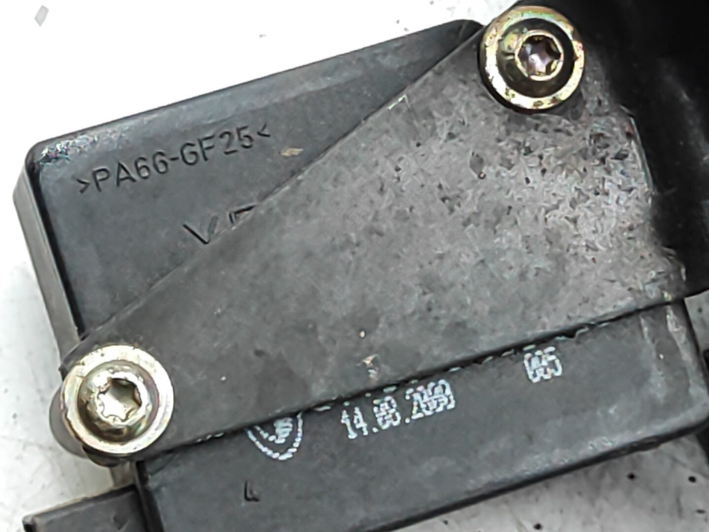 BMW 5 SERIES E39 530D 142kW Diesel 2001 Rear Tailgate Lock 8232520