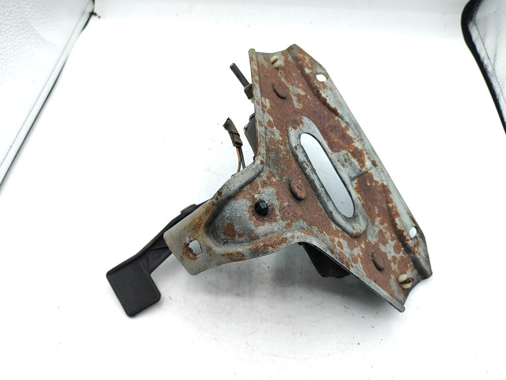 Alfa Romeo 166 2.4JTD 110kW 2001 Front Bonnet Hood Release Handle Lock