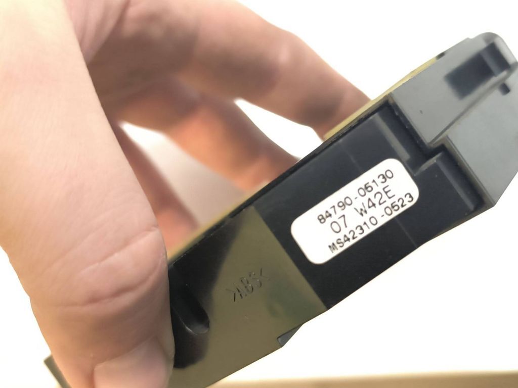 Toyota Avensis T250 2006 Windscreen window heater switch 8479005130 