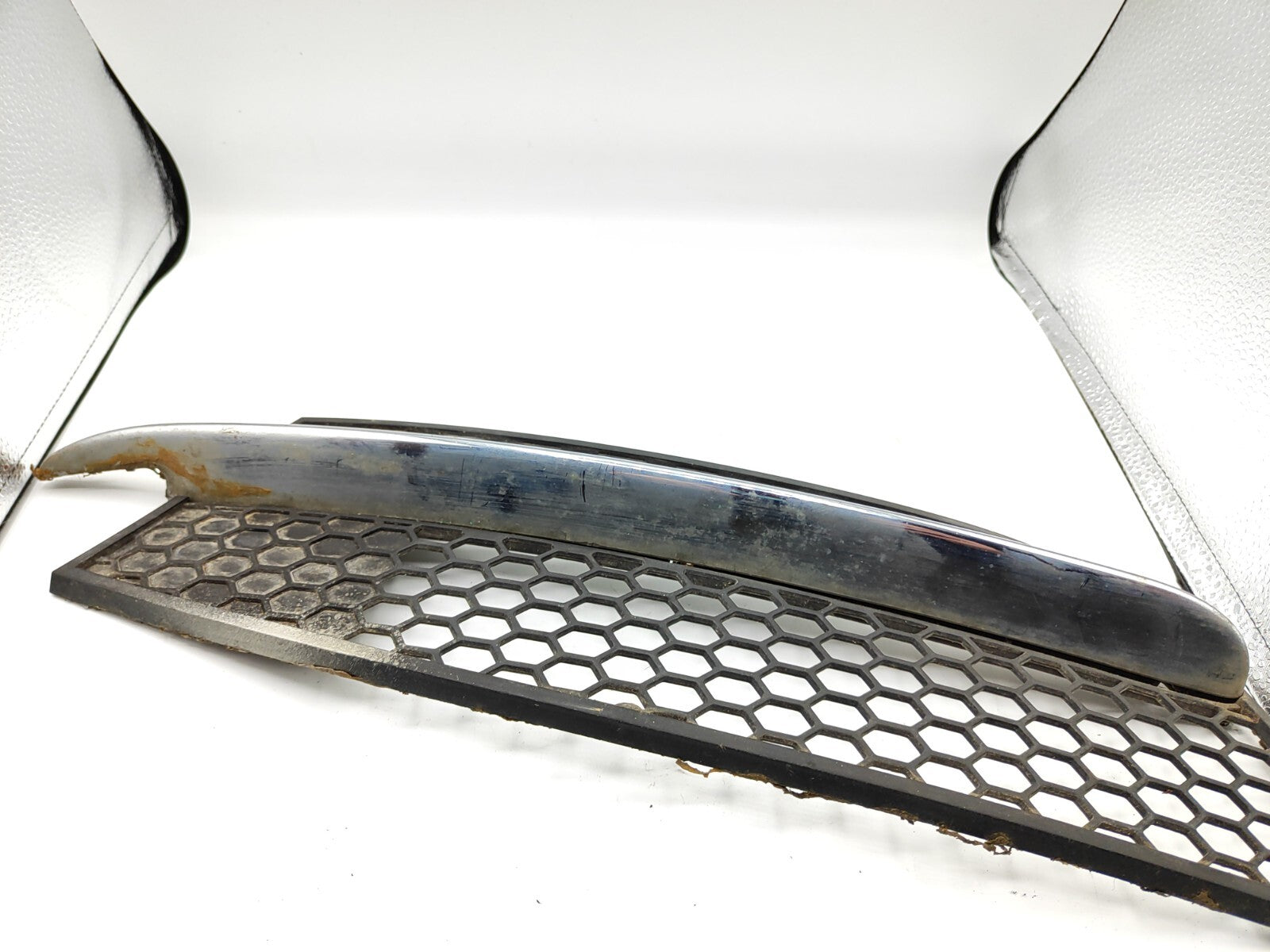 Alfa Romeo 147 1.9JTD 103kW 16V 2004 Front Right Bumper Grill 46557853