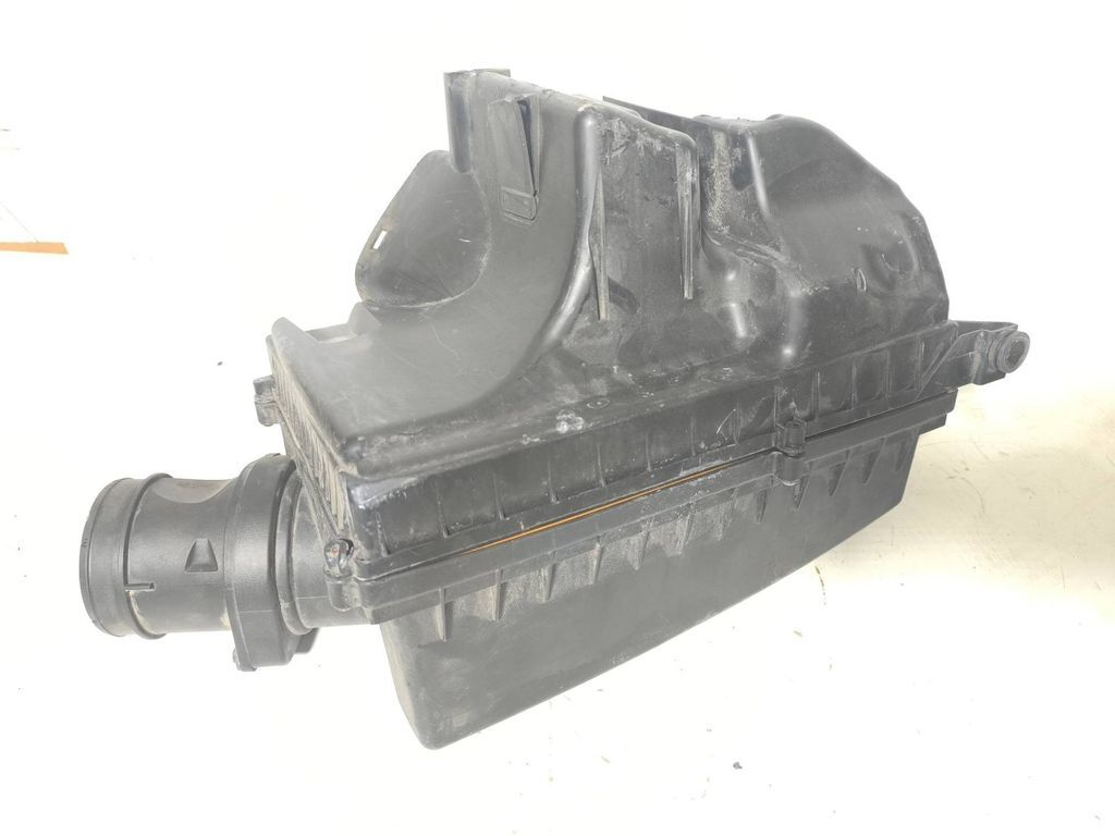 Volvo S60 2.0D 120kW 2012 Diesel air filter box 30785472 