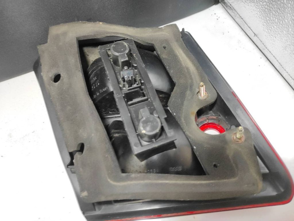 Saab 9-5 2.0T 110kW Petrol 2000 LHD Saloon Rear tailgate tail light lamp 