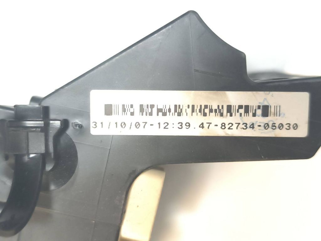 Toyota Avensis T250 2006 Fuse box module 8273405030 