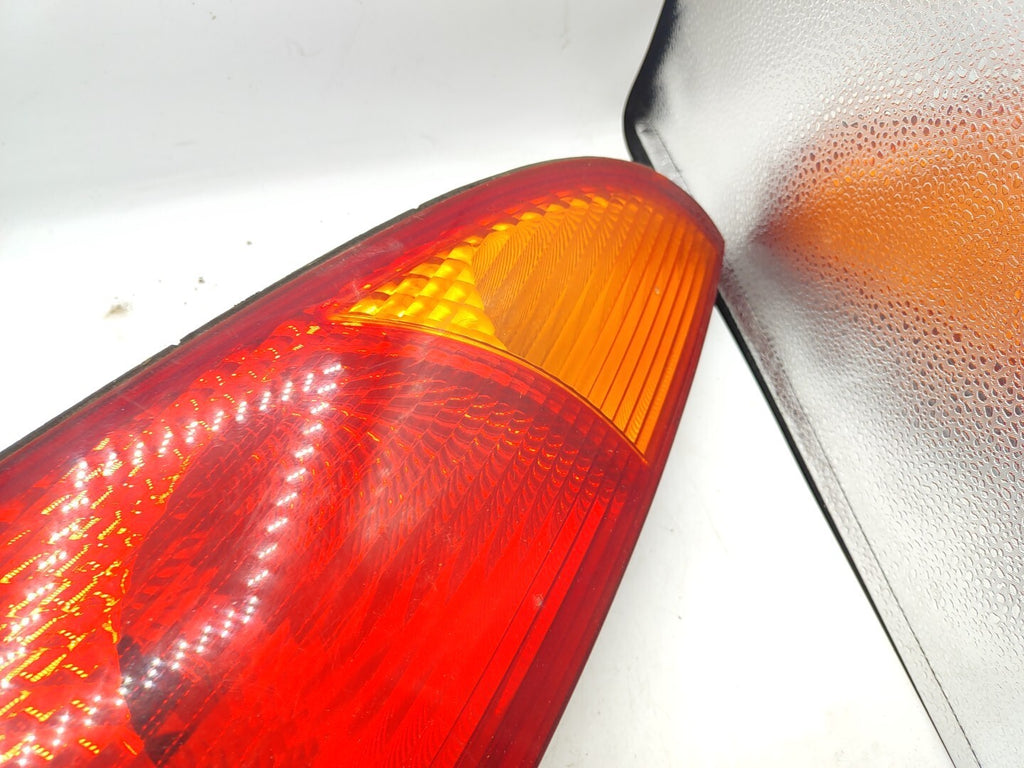 Ford Focus MK1 Hatchback 2001 LHD Rear Right Side Taillight Lamp Light XS4113404