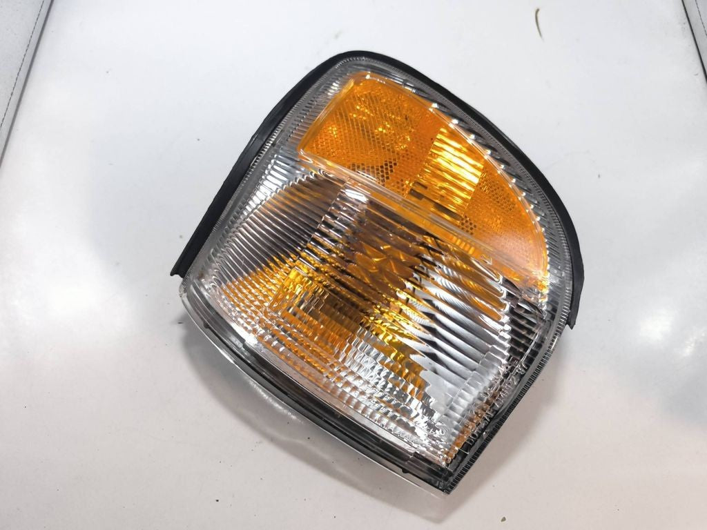 Nissan Pathfinder R50 1999 front left turn indicator light 