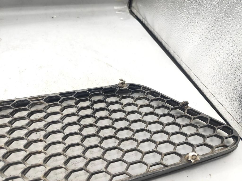 Alfa Romeo 147 1.9JTD 88kW 8V FL 2007 Front left bumper lower grill 