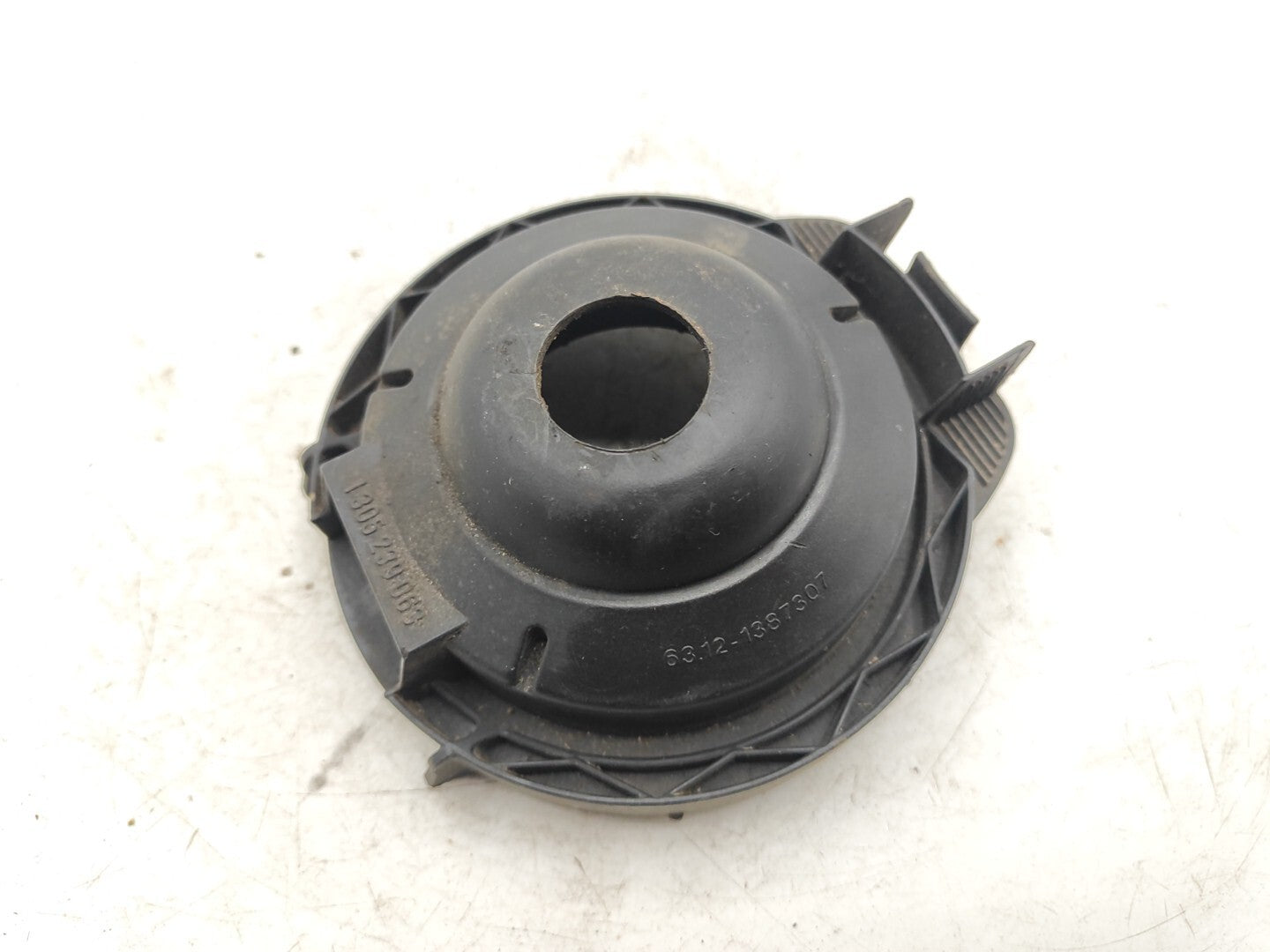 BMW 3 Series E36 325i Front Headlight Bulb Cover Cap 1387307 63121387307