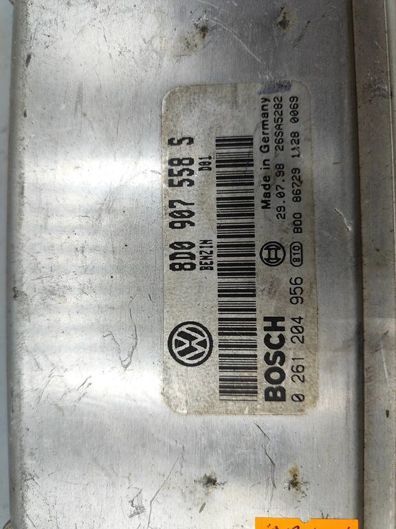 Volkswagen PASSAT B5 1.8i 1998 Engine control unit module ECU 8D0907558S 