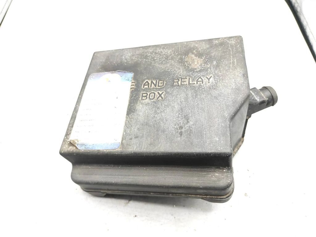 Alfa Romeo 147 1.9JTD 88kW 8V FL 2007 Fuse box cover 1149807 