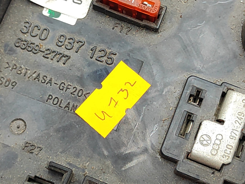 Volkswagen VW Passat B6 2006 Fuse Box Control Module ECU 3C0937125