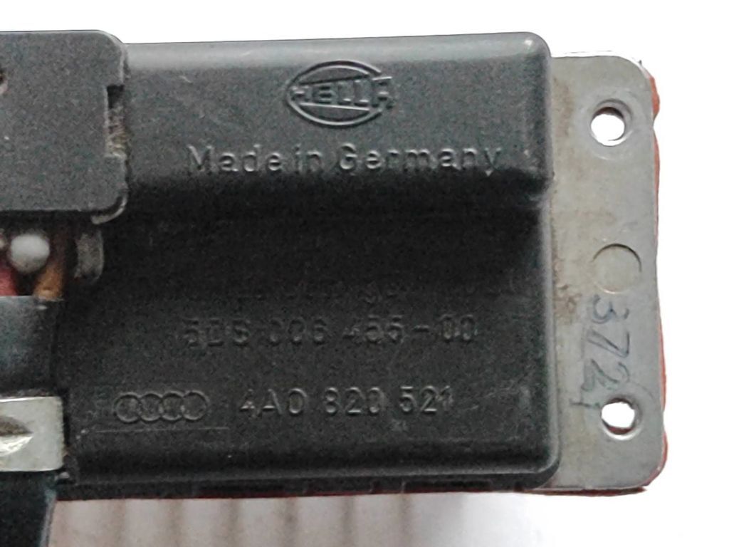 Audi A6 S6 C4 4A 1994 Heater regulator blower fan resistor 4A0820521 