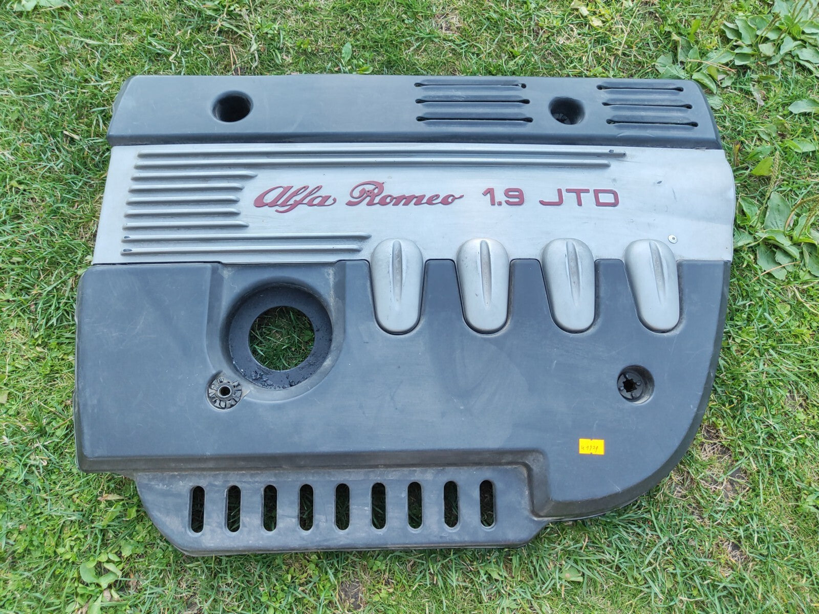 Alfa Romeo 147 8V JTD 2005 Diesel Engine Plastic Top Cover 46480339