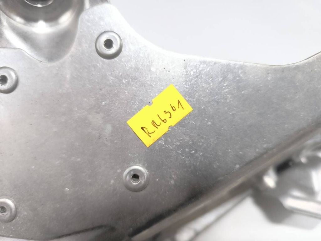 BMW M4 F82 F83 2017 Petrol S55 Engine mounting bracket 2284204 