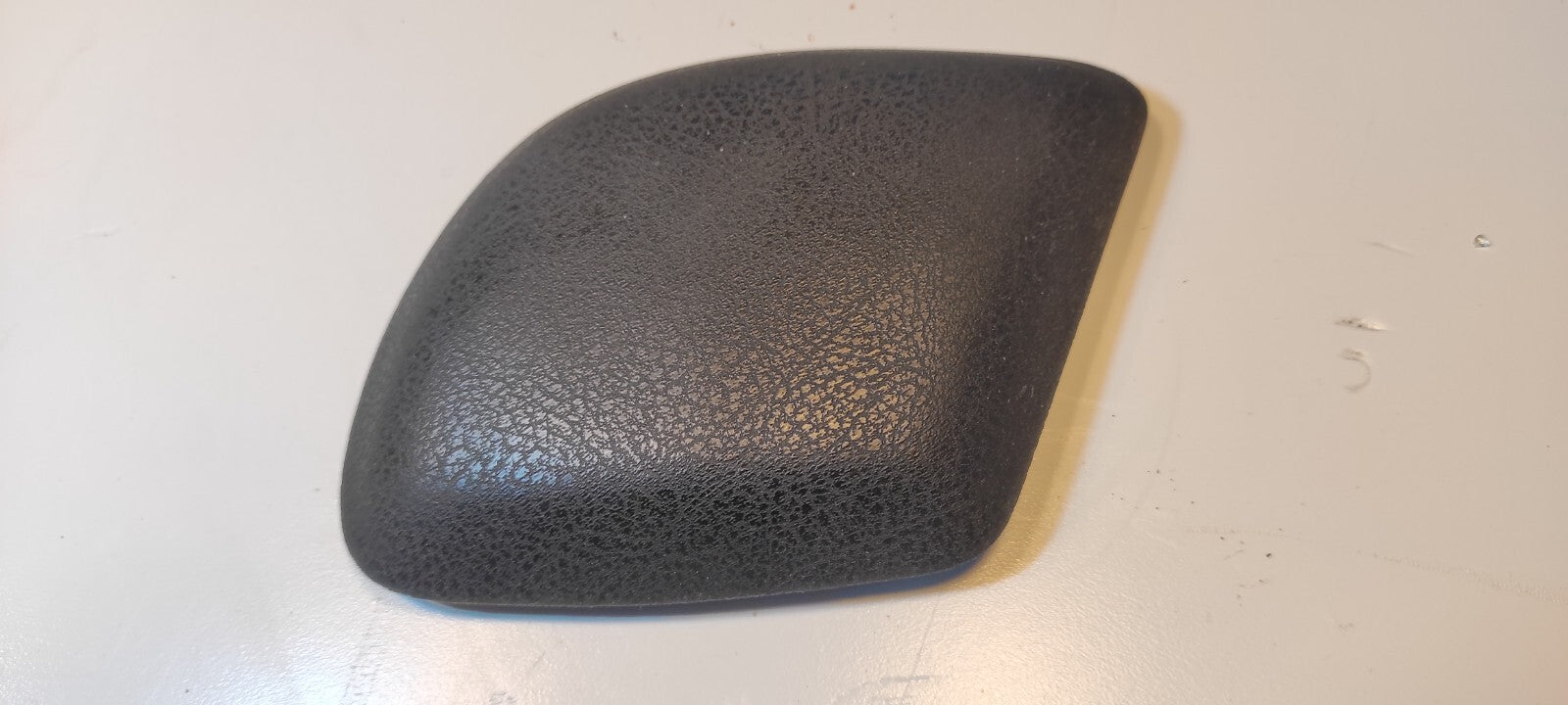 Alfa Romeo GT 1.9JTD 110kW 2004 Front Left Center Console Leather Trim