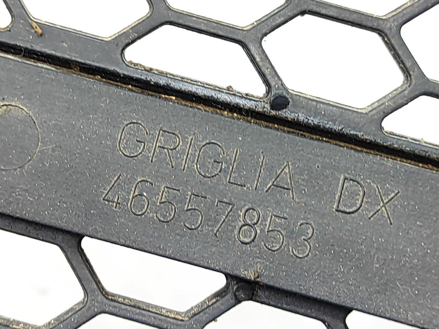 Alfa Romeo 147 1.9JTD 16V 2003 Front Right Bumper Grill 46557853