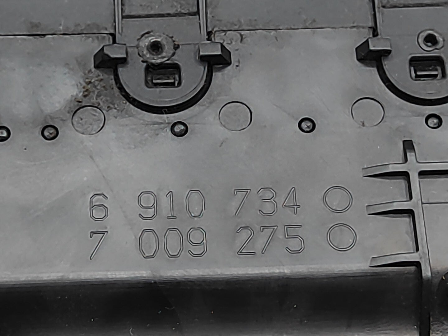 BMW 5 Series E61 530D 170kW 2006 LHD Front Center Grill 6910734 7009275