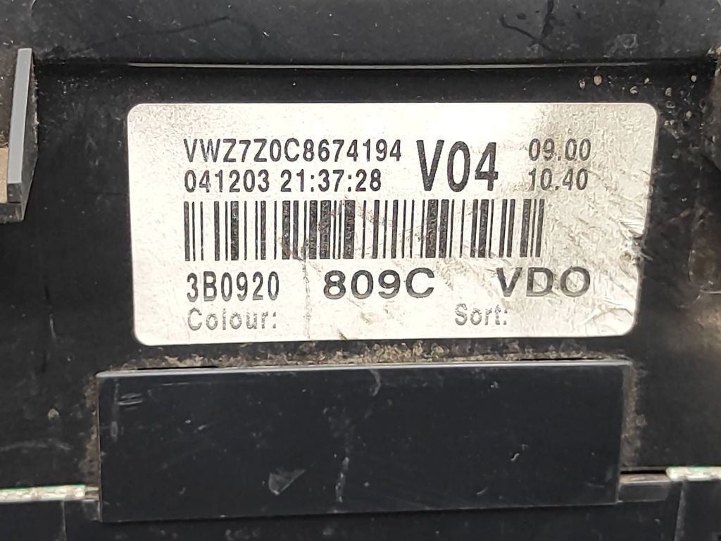 Volkswagen PASSAT B5.5 1.9TDI 2001 speedometer instrument cluster 3B0920809C 