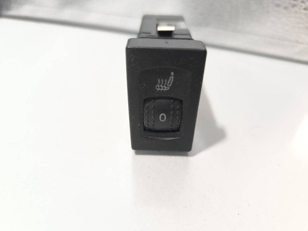 Volkswagen PASSAT B5.5 2003 Seat heating switch 3B0963563C 