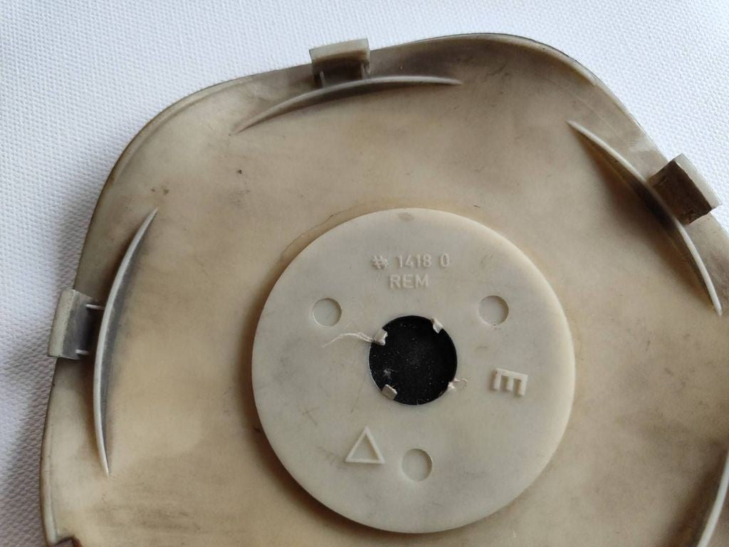 Toyota Avensis T220 2001 Original wheel cap 14180REM 14180