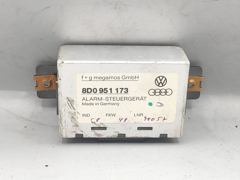 Audi A4 S4 B5 8D 1995 Alarm control units module 8D0951173 