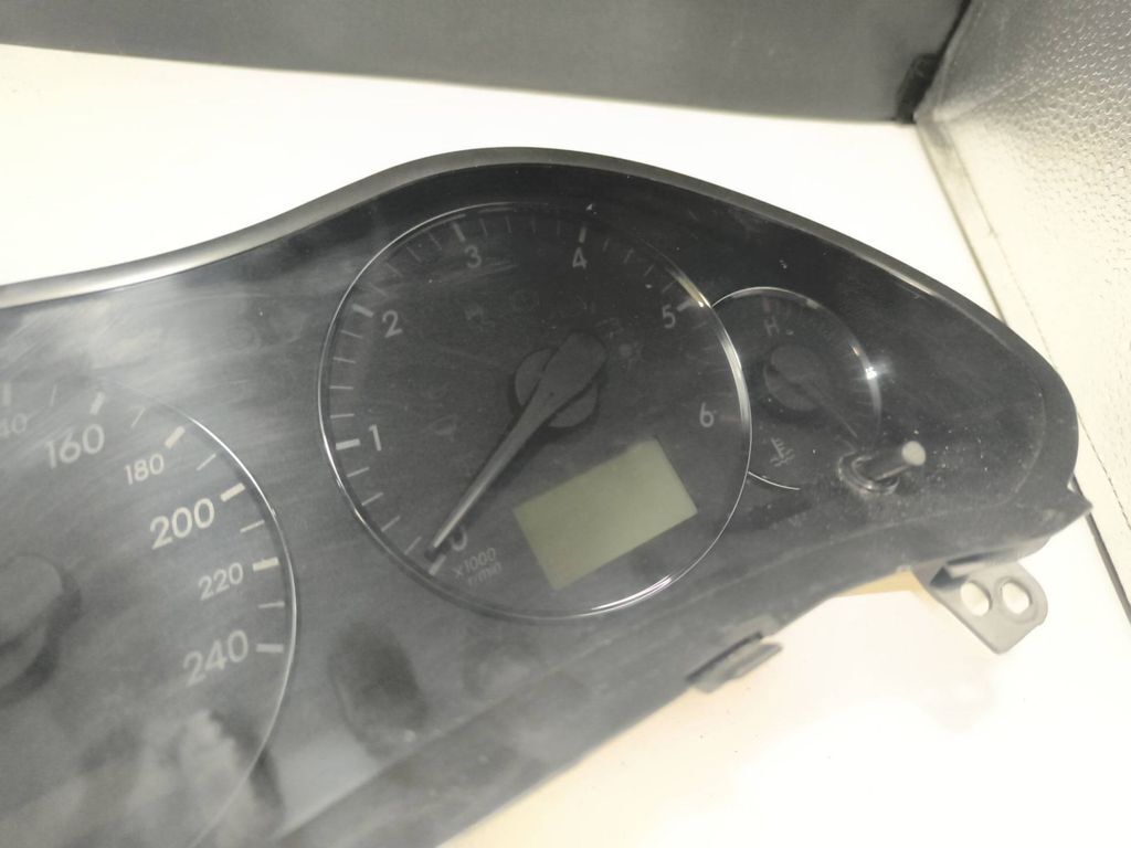 Toyota Avensis T250 2006 speedometer instrument cluster 8380005C00C 