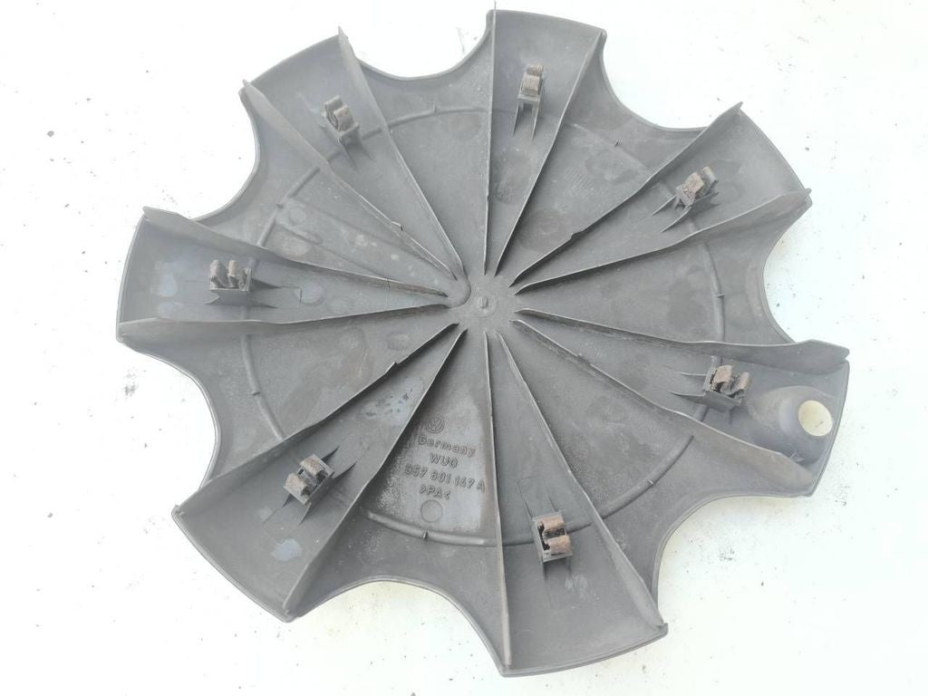 Volkswagen VW PASSAT B4 1995 R14 wheel hub cap trim 357601147A 