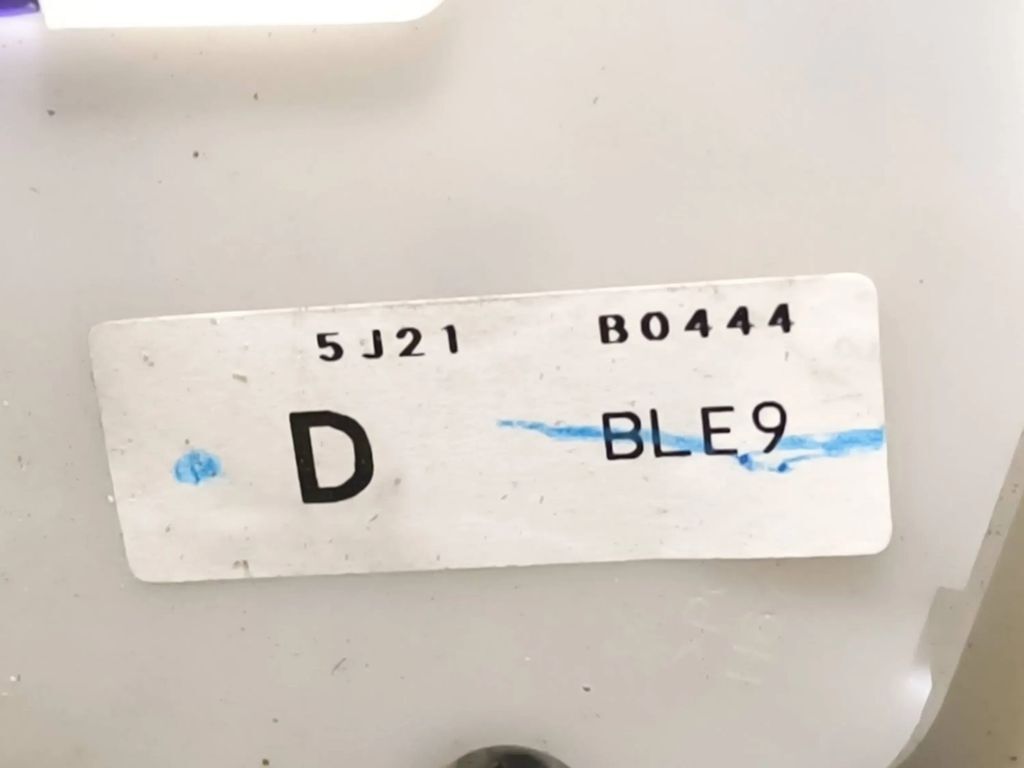 Mazda 3 BM III Hatchback 2014 RHD front left door lock BLE9 