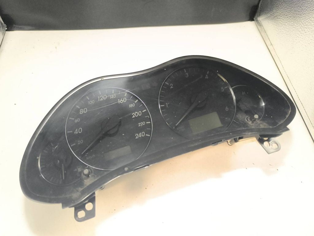 8380005C00 Toyota Avensis T250 2006 speedometer instrument cluster MB2574305297
